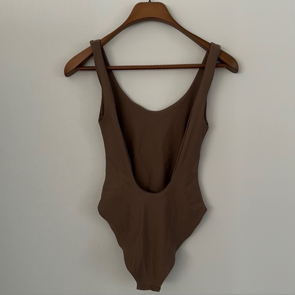 JADE SWIM Contour One Piece - Picture 3 of 6
